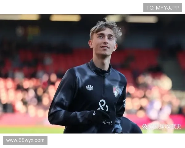 西媒称阿韦洛亚劝阿诺德离队假 西媒称阿韦洛亚劝阿诺德离队假